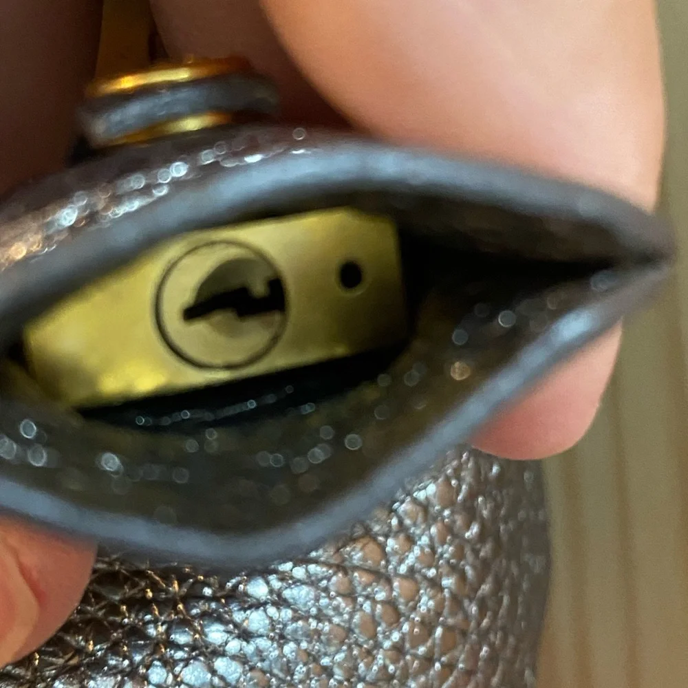 ❤️PRADA SILVER PURSE❤️ - Picture 7 of 16